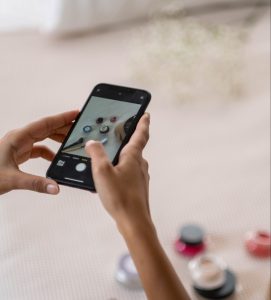 How to increase your holiday sales with blogger gift guides